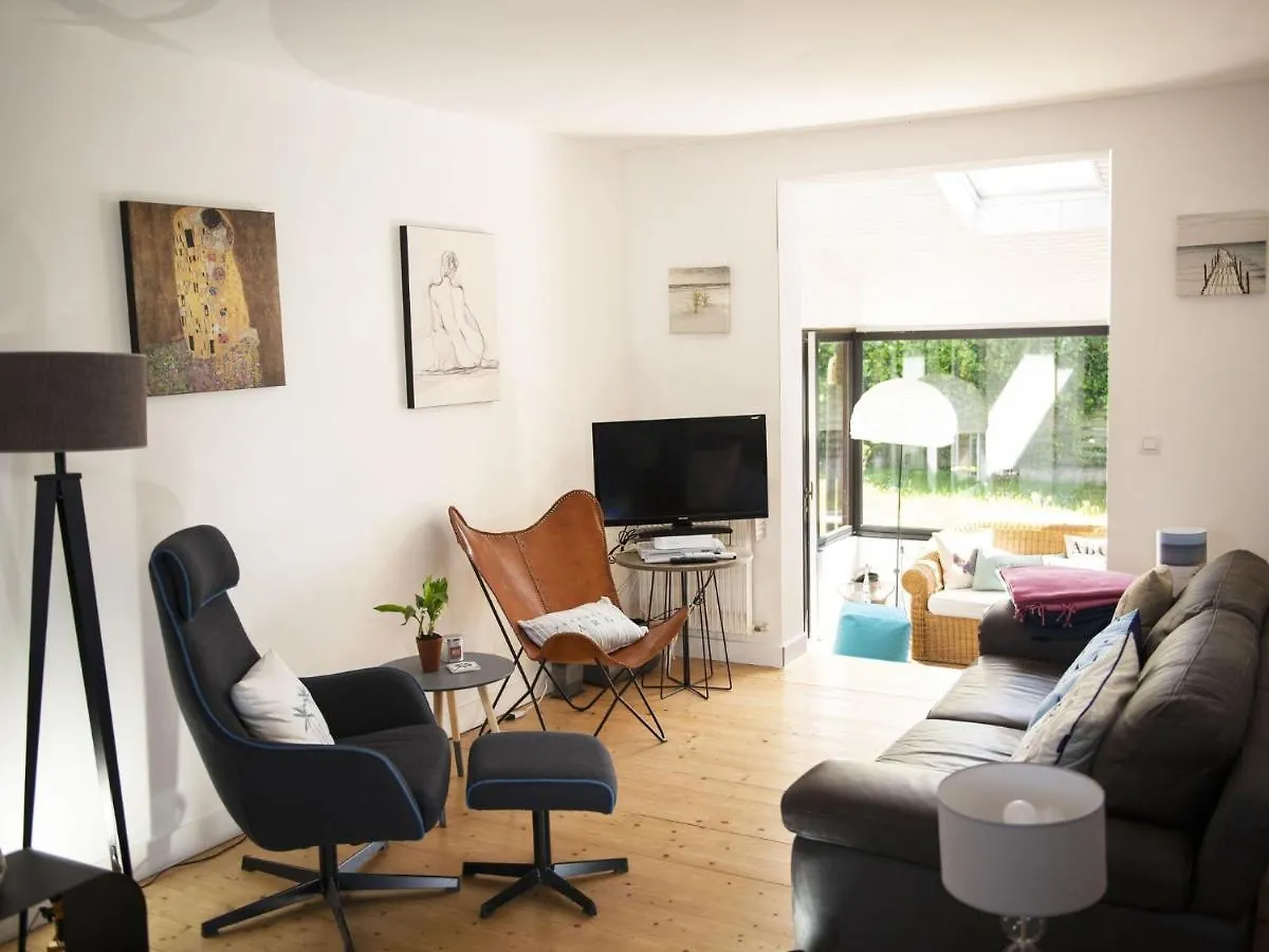 Charming Holiday Home Near The Beach, Locquirec Frankrike