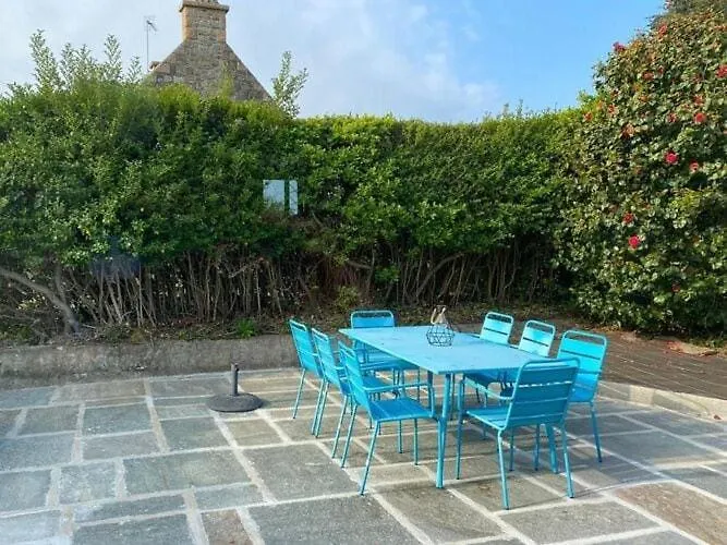 Charming Holiday Home Near The Beach, Locquirec Frankrike